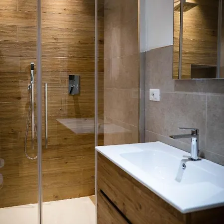 L Arche Comfort & Relax Brown Di Via Varesina * Mailand